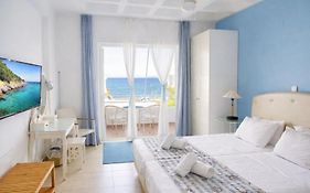 Seafront Studios And Apartments